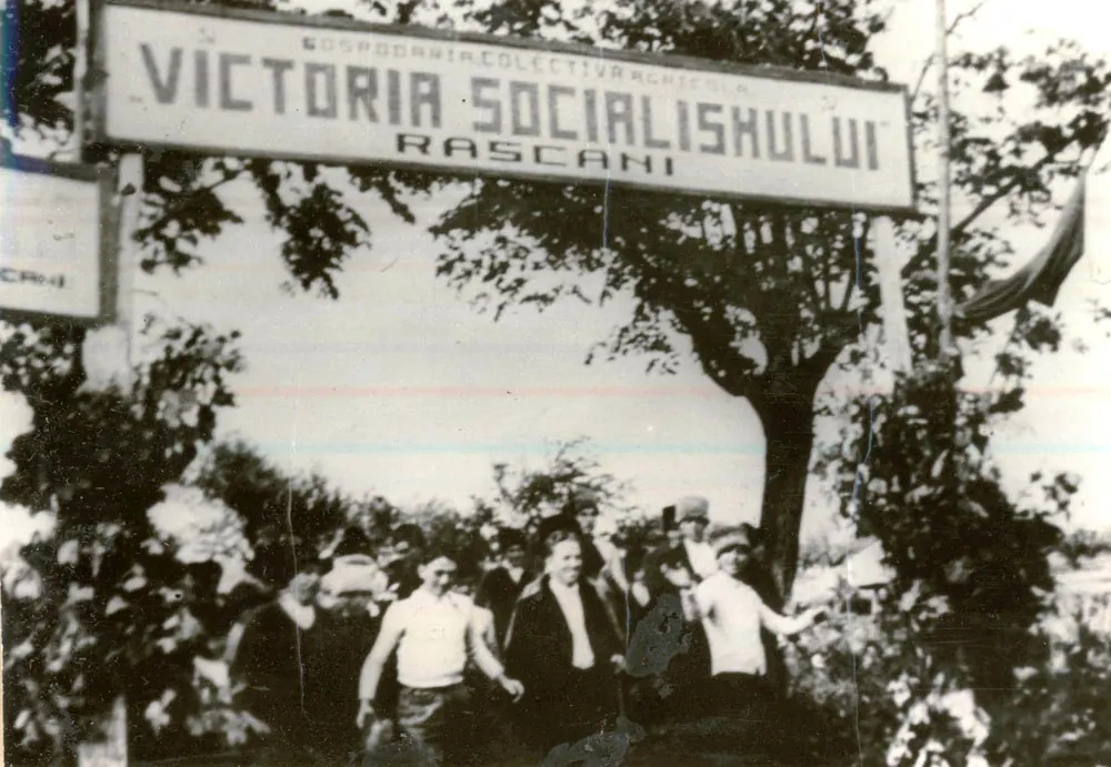 Una dintre primele gospodării agricole colective din România, înființată în 1949 la Rășcani (județul Vaslui).