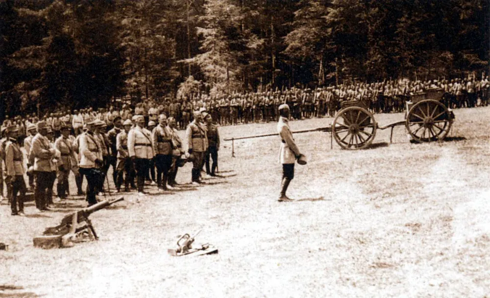 Trupe române la Mărășești în vara lui 1917, fotografiate de serviciul fotografic al armatei române.