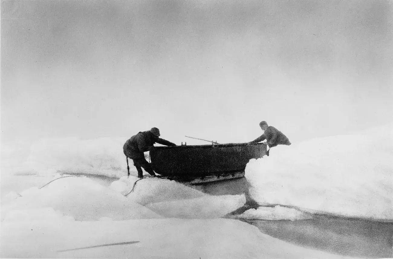 Frænkel's sledge, with the boat on it, hauled between blocks of ice.