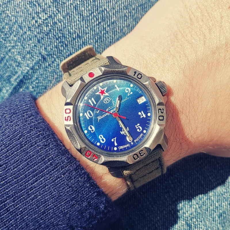 Ceas mecanic sovietic Vostok Komandirskie cu cadran militar