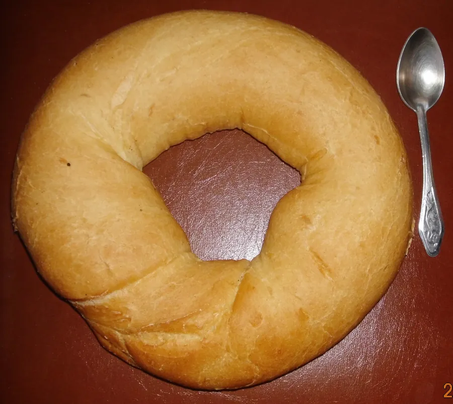 Round braided bread