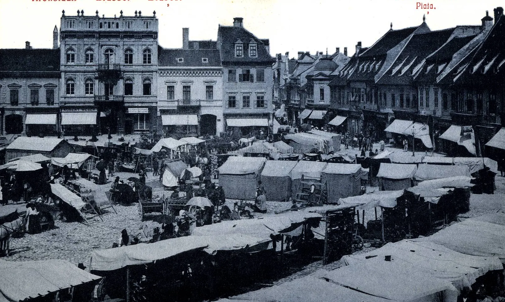 Postcard: a square with cloth-covered stalls, surrounded by houses with an upper floor