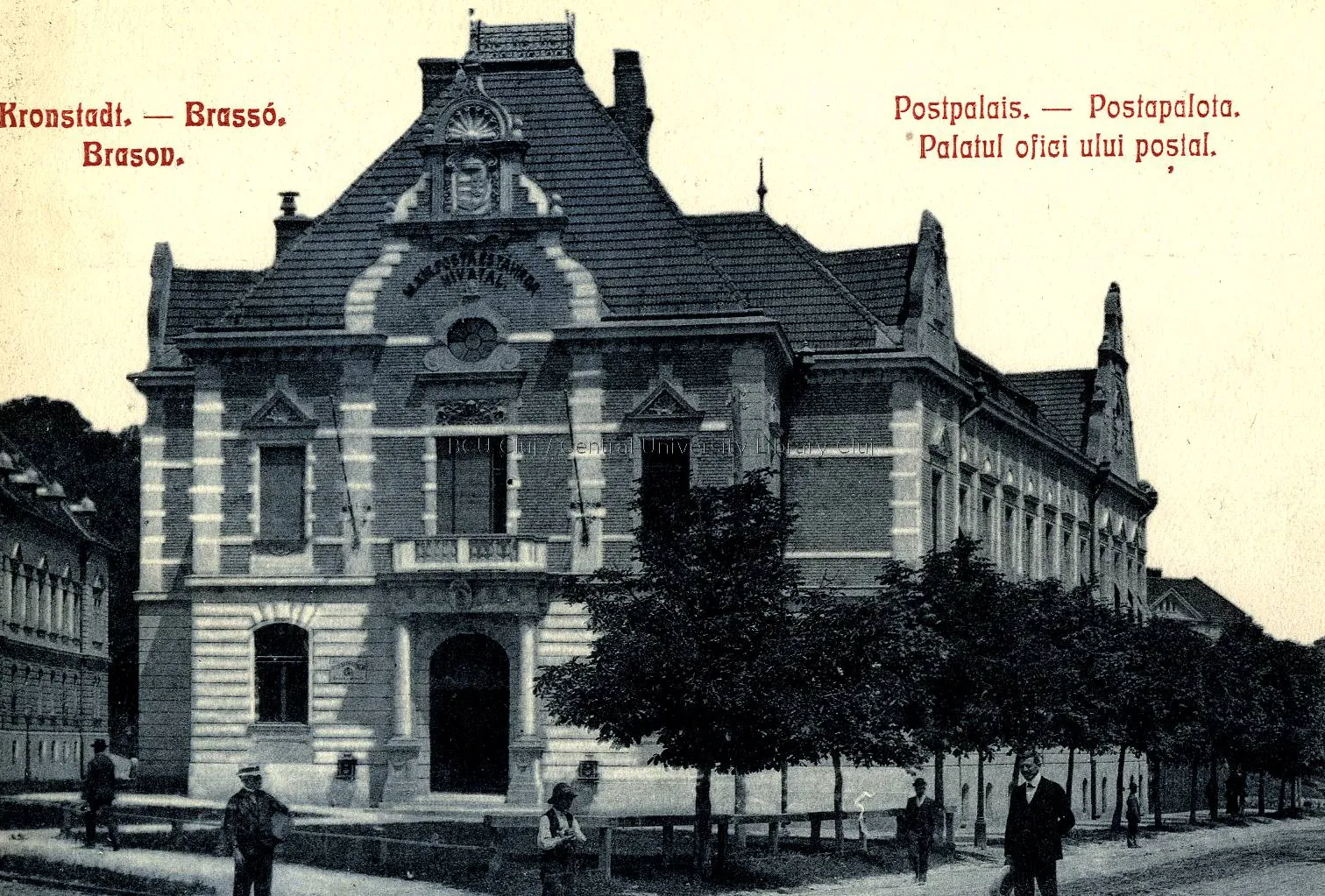Carte poștală: palat cu fațadă bogat ornamentată și acoperiș înalt