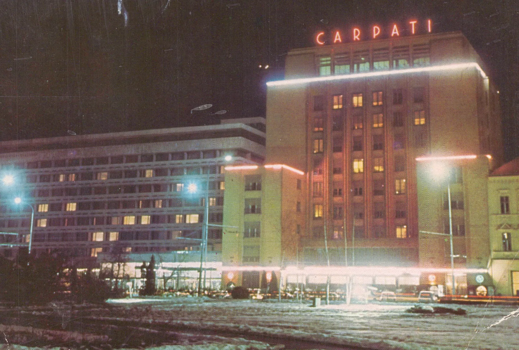 Colour postcard: Hotel Carpați at night, with the red illuminated sign on the roof