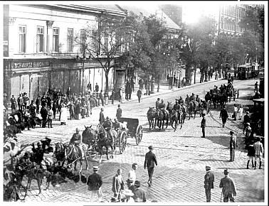 Trupe românești la Budapesta, 1919, din colecția Muzeului Militar Național.