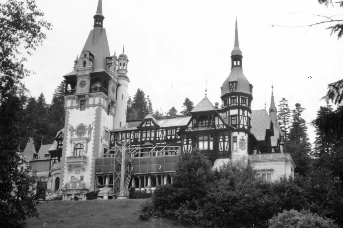 Schele pe castel, 1959, după deschiderea muzeului