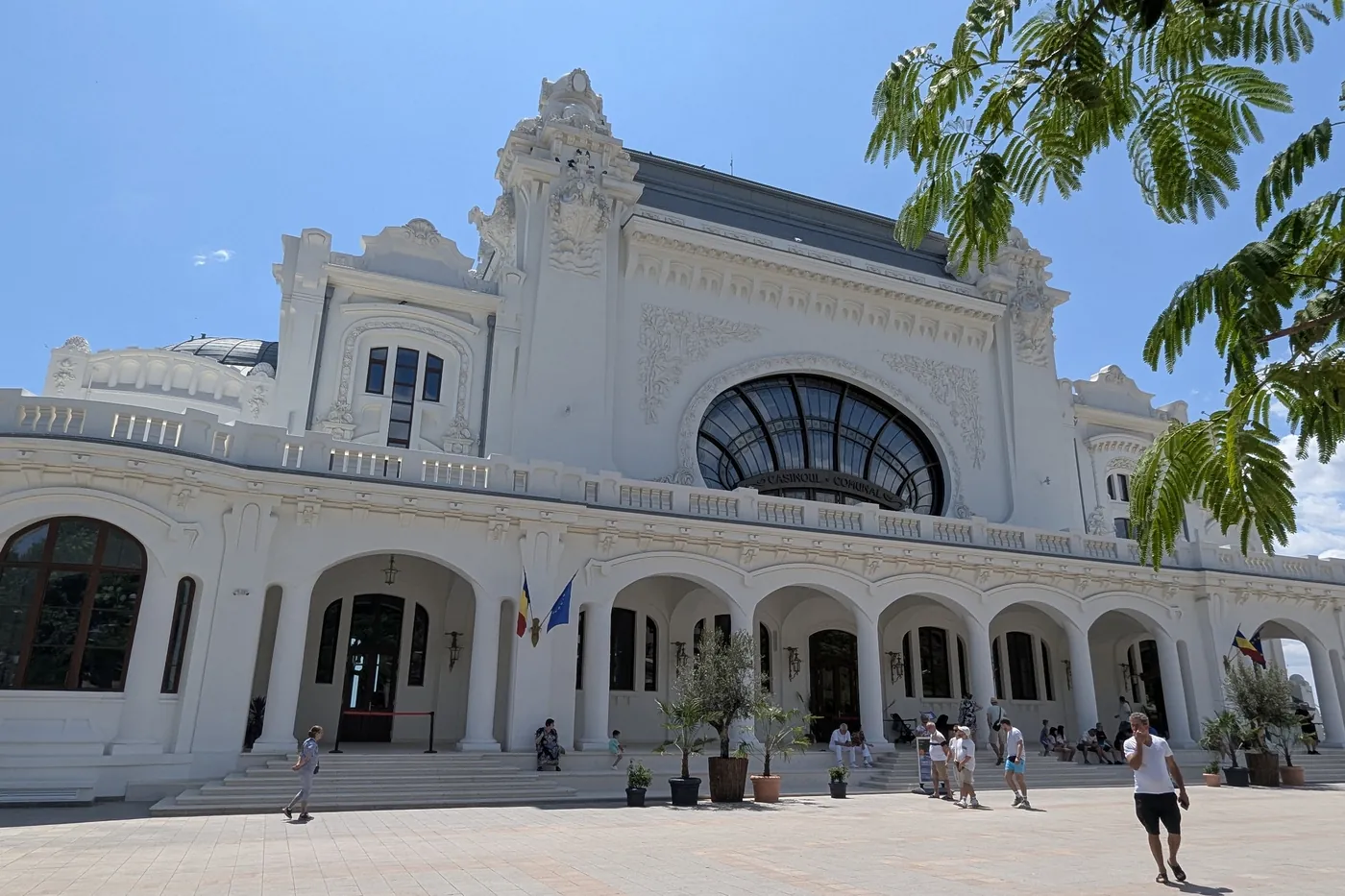 Cazinoul restaurat, în iunie 2025, cu vizitatori