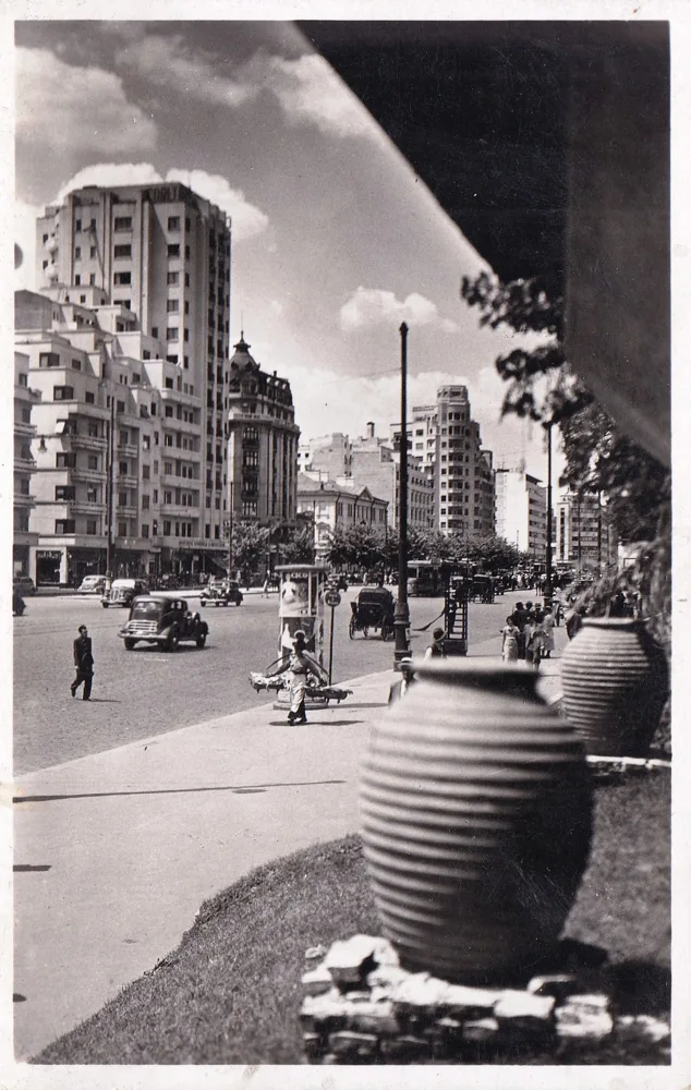 A 1938 postcard of Brătianu Boulevard: on the left rises the Carlton Block, a tower with stepped wings; 1930s cars on the street.