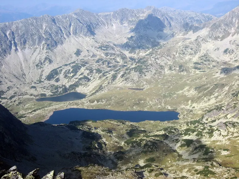 Lacurile Bucura, Ana și Bucurelu, văzute din același punct din Retezat.