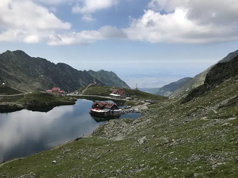 Bâlea Lac, un lac glaciar din Munții Făgăraș.