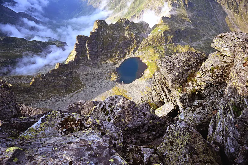 Lacul Călțun, un lac glaciar din Munții Făgăraș.