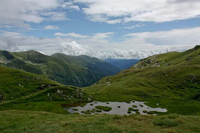 Lacul Capra, un lac glaciar din Munții Făgăraș.