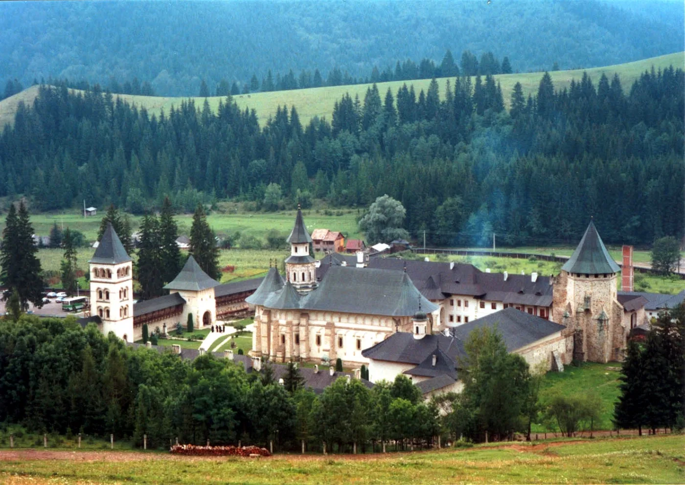 Putna, raised by Stephen the Great in 1466, nearly three hundred years after the houses on the Mureș.