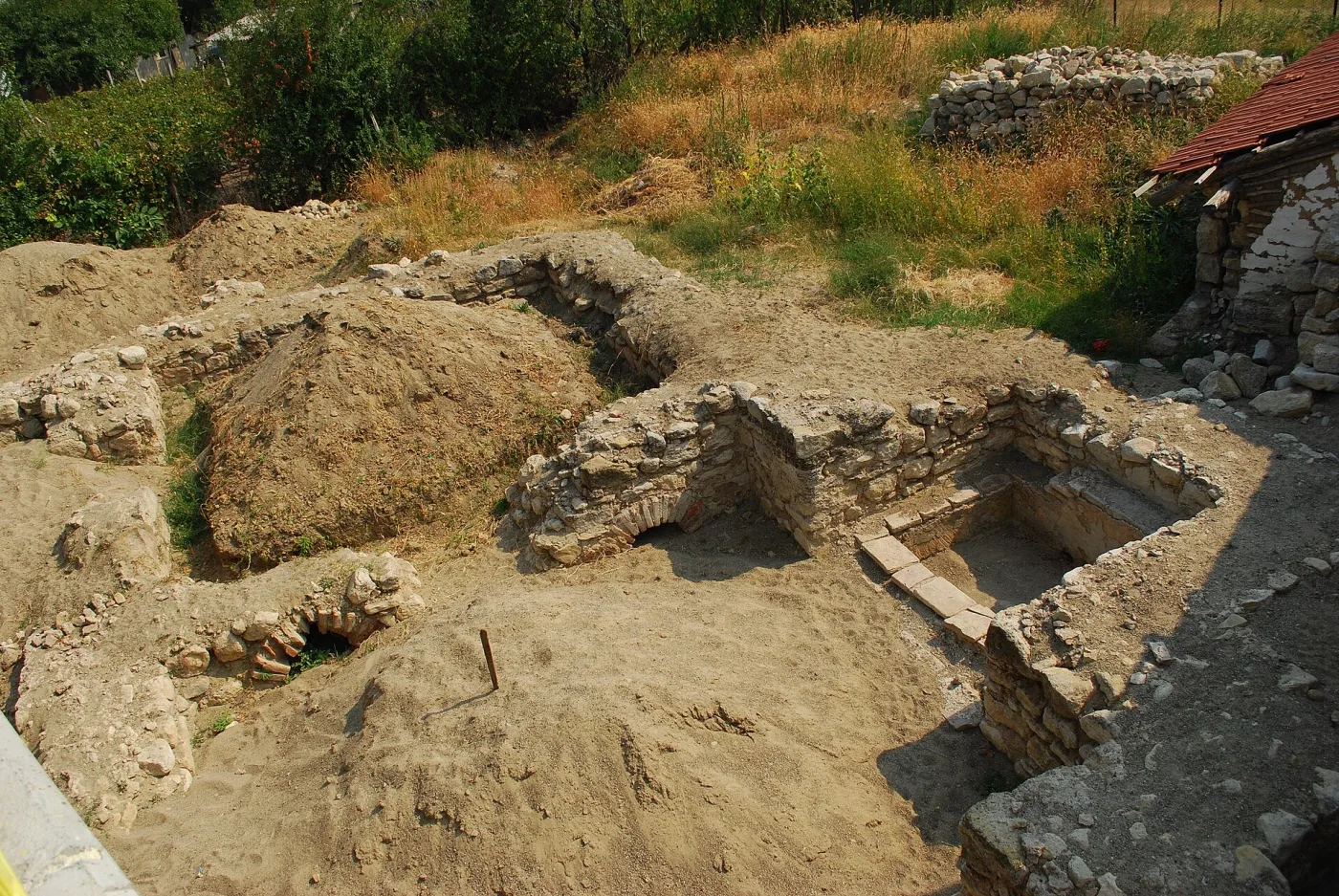 The Roman baths at Pietroasele, in the same commune. They are one of the twelve Roman bath buildings the list records.