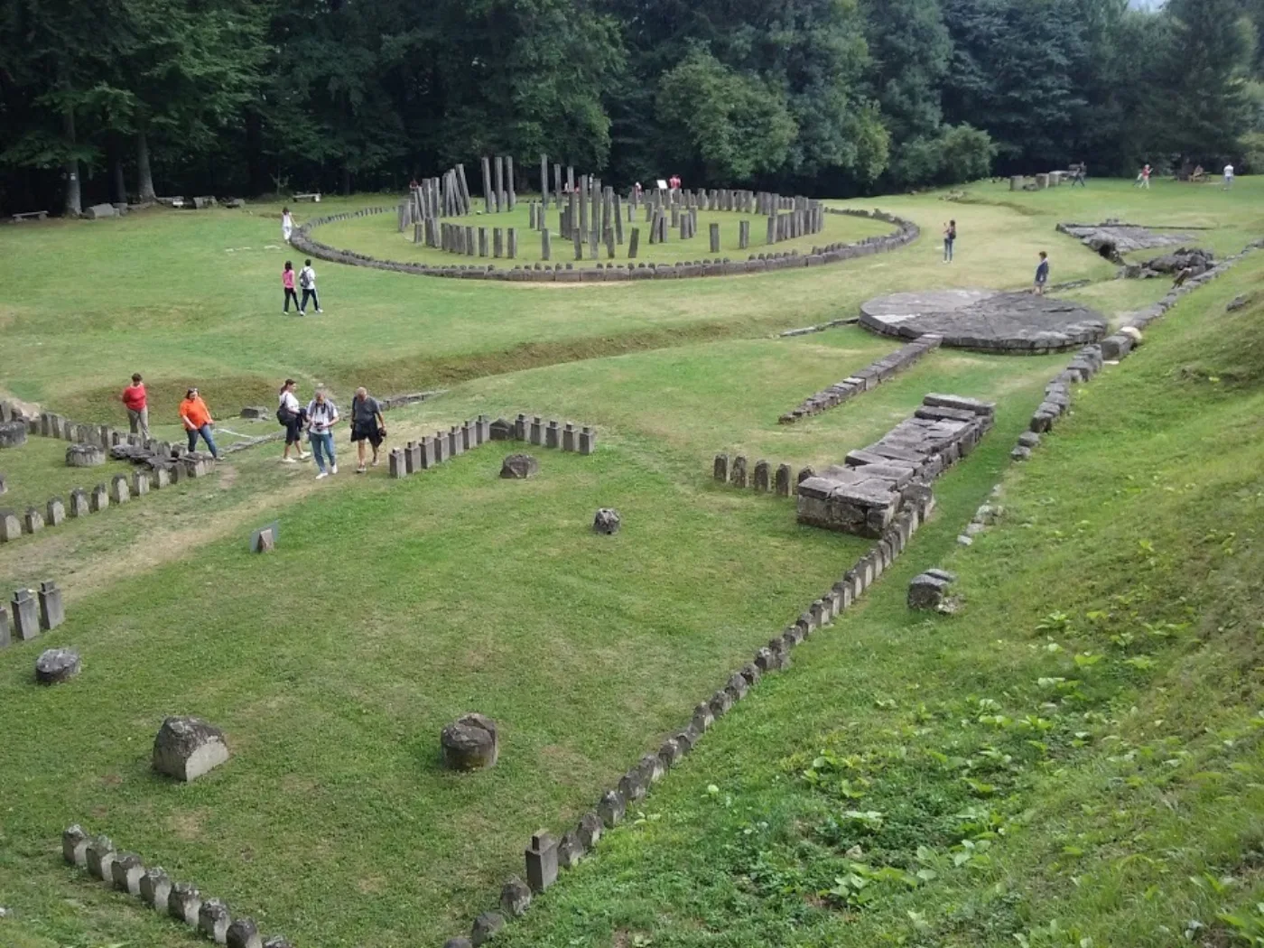 Sarmizegetusa Regia, on Dealul Grădiștii in the Orăștie mountains. The list places it at class A, alongside several other Dacian fortresses in the same range.
