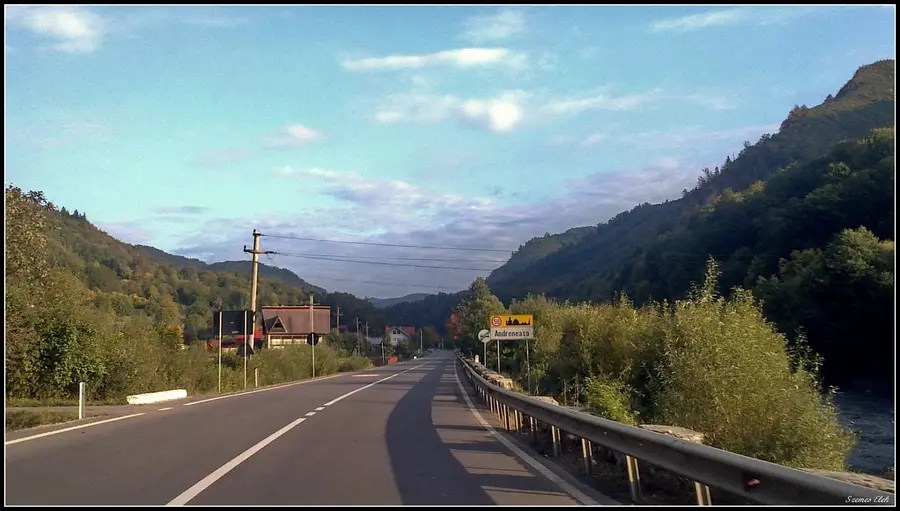 Valea Mureșului la Răstolița, în defileu.