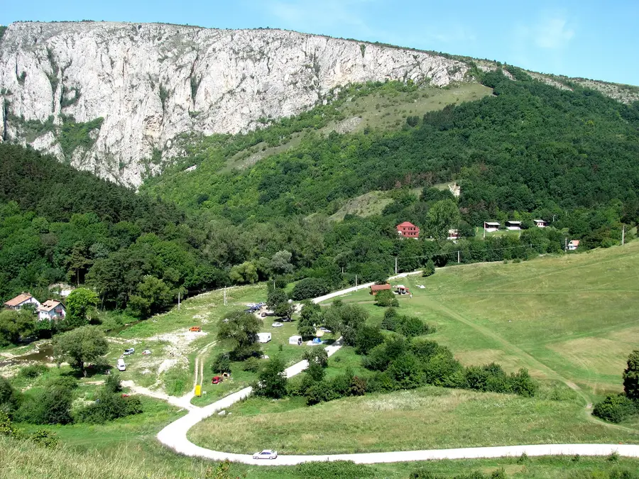 Pereți de calcar în Cheile Turzii.