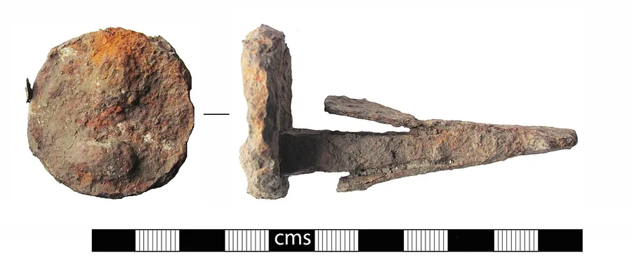 Lacăt medieval în formă de butoi, cu mecanismul vizibil