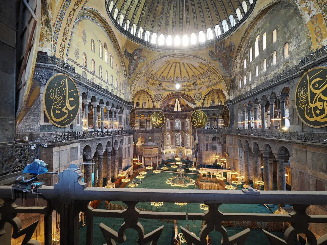 Constantinopol, orașul sinodului: Hagia Sophia, inima capitalei în care s-a ținut Trullo.
