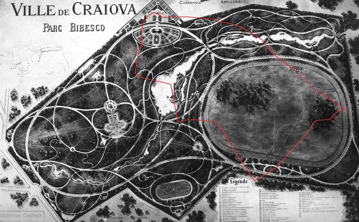 Planul din 1900 cu împrejmuirea de azi desenată peste el, cu roșu, acoperind doar jumătatea de est