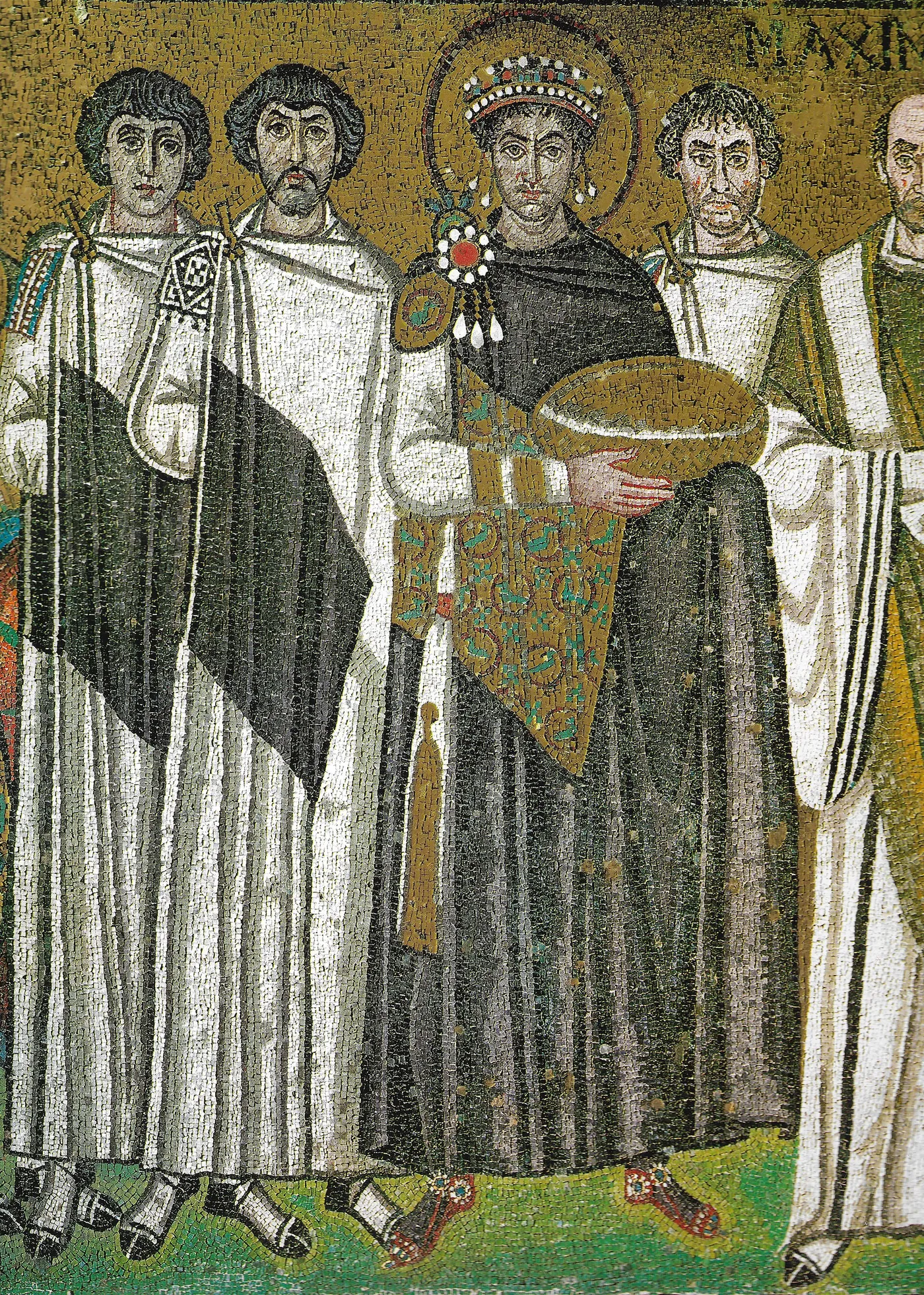 Purpura. Împăratul Iustinian în mozaicul de la San Vitale, Ravenna, în jurul anului 547: doar el poartă o mantie în întregime purpurie, culoare extrasă din melci marini.