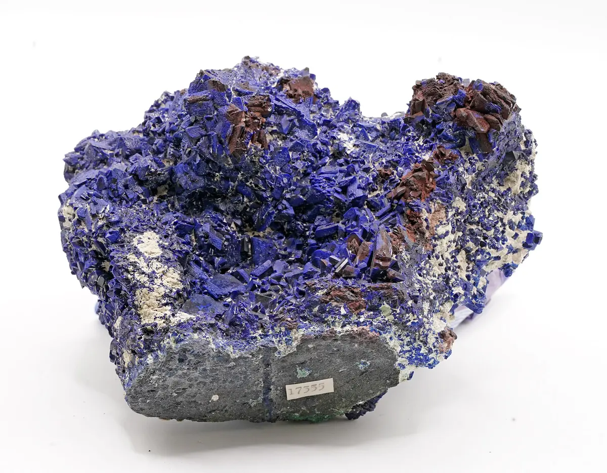 Azurit de la Chessy, lângă Lyon, zăcământul după care mineralogii l-au numit și „chessylit”.