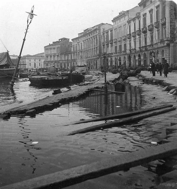 Messina's flooded waterfront in December 1908, with the Palazzata beyond, photographed by Luca Comerio.