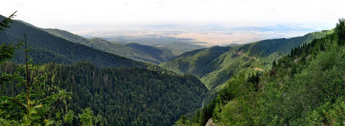 Crestele ondulate ale Munților Făgăraș