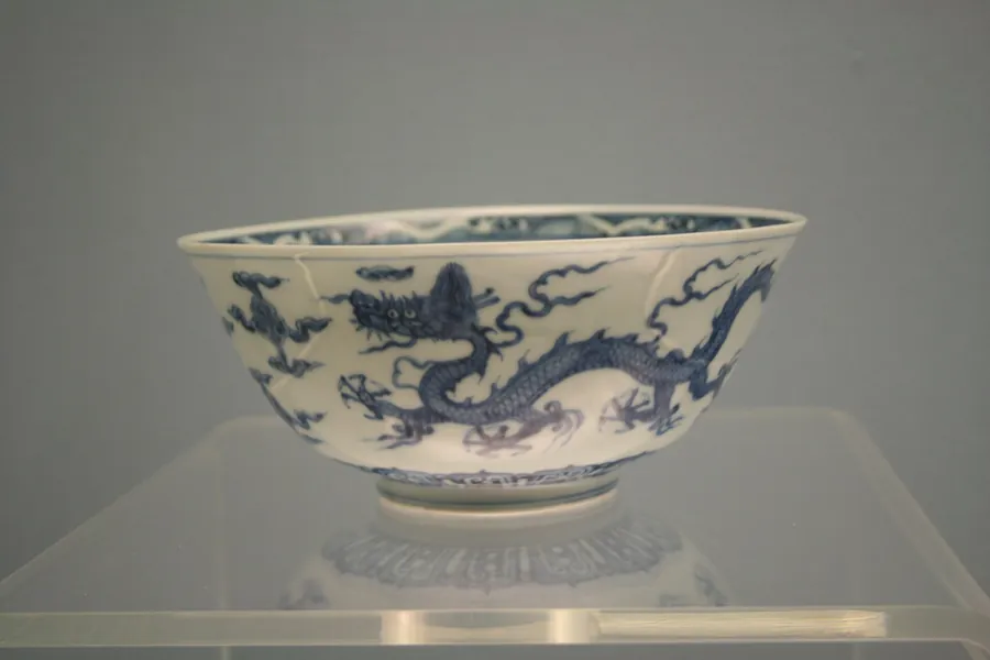 Porțelan imperial de Jingdezhen, dinastia Ming: marfa care avea să poarte numele împăratului.