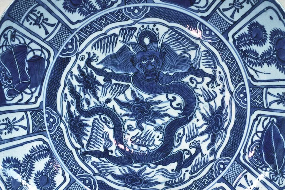 托普卡帕宫展出的中国龙纹瓷盘。