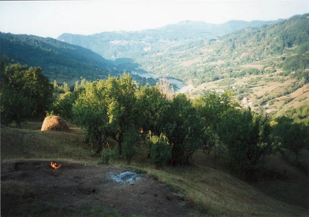 The small flame, bottom left, with the Slănic valley and Terca village behind. Photo: Petr Sporer, summer 2000. (Photo: Wikimedia Commons, CC BY-SA 3.0)