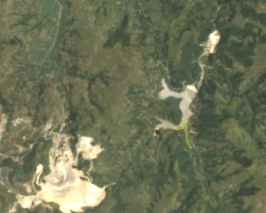 Valea Șesei și iazul de steril văzute de satelitul Landsat în 1995