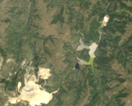 Valea Șesei și iazul de steril văzute de satelitul Landsat în 2000