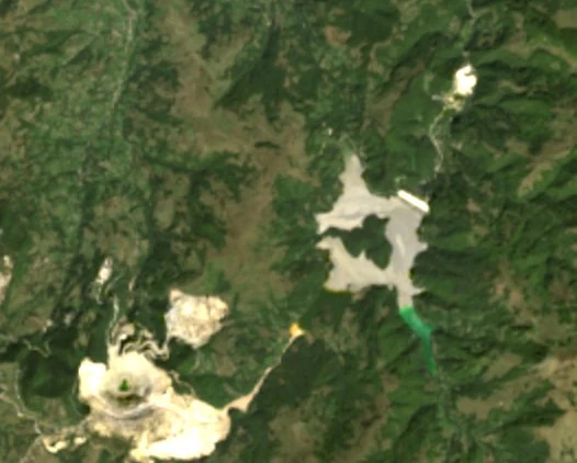 Valea Șesei și iazul de steril văzute de satelitul Landsat în 2021