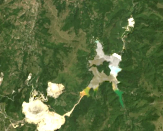Valea Șesei și iazul de steril văzute de satelitul Landsat în 2025