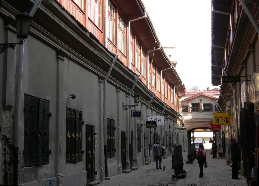 Hanul cu Tei, fațada cu arcade