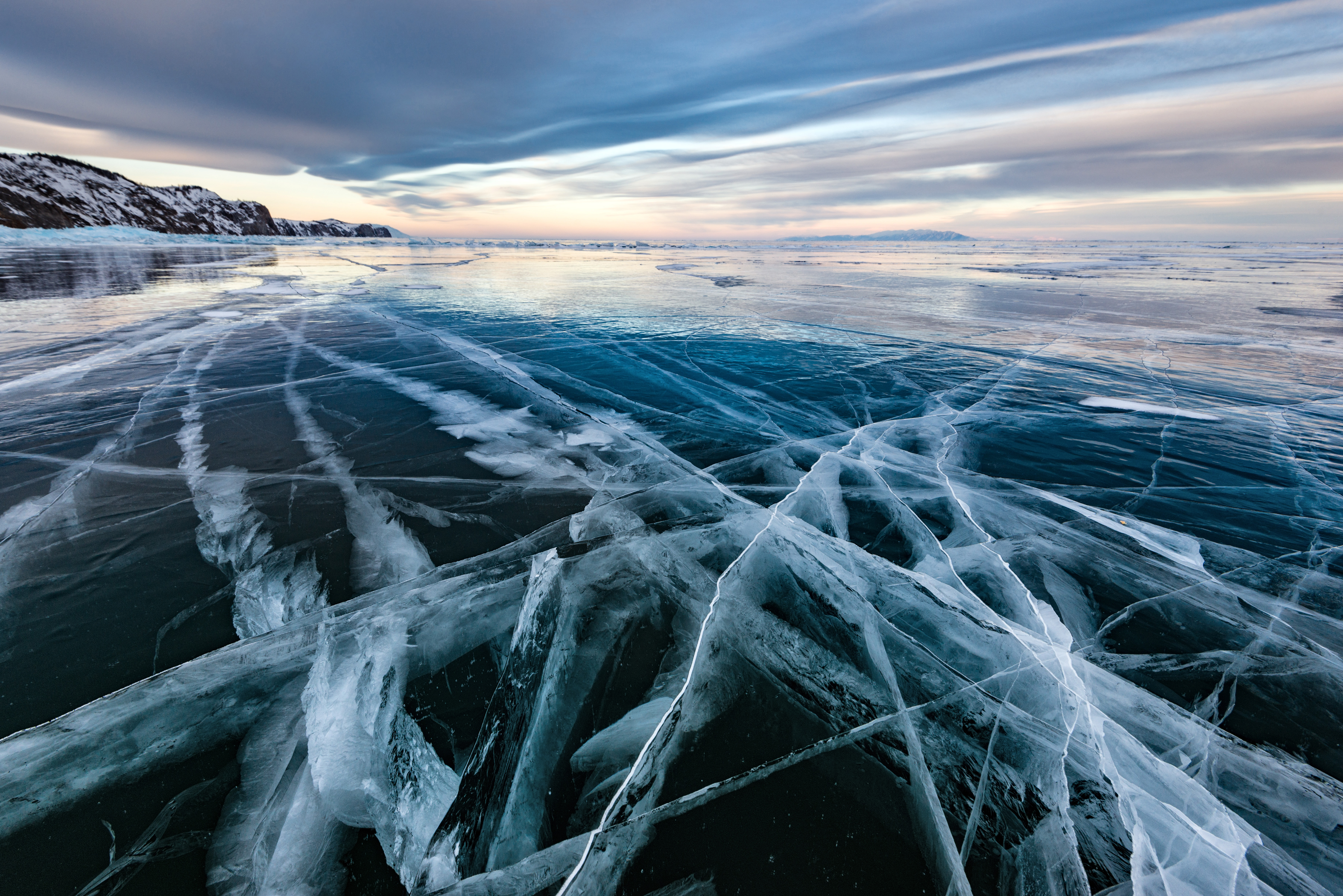 Gheața neagră a Baikalului, ianuarie 2016