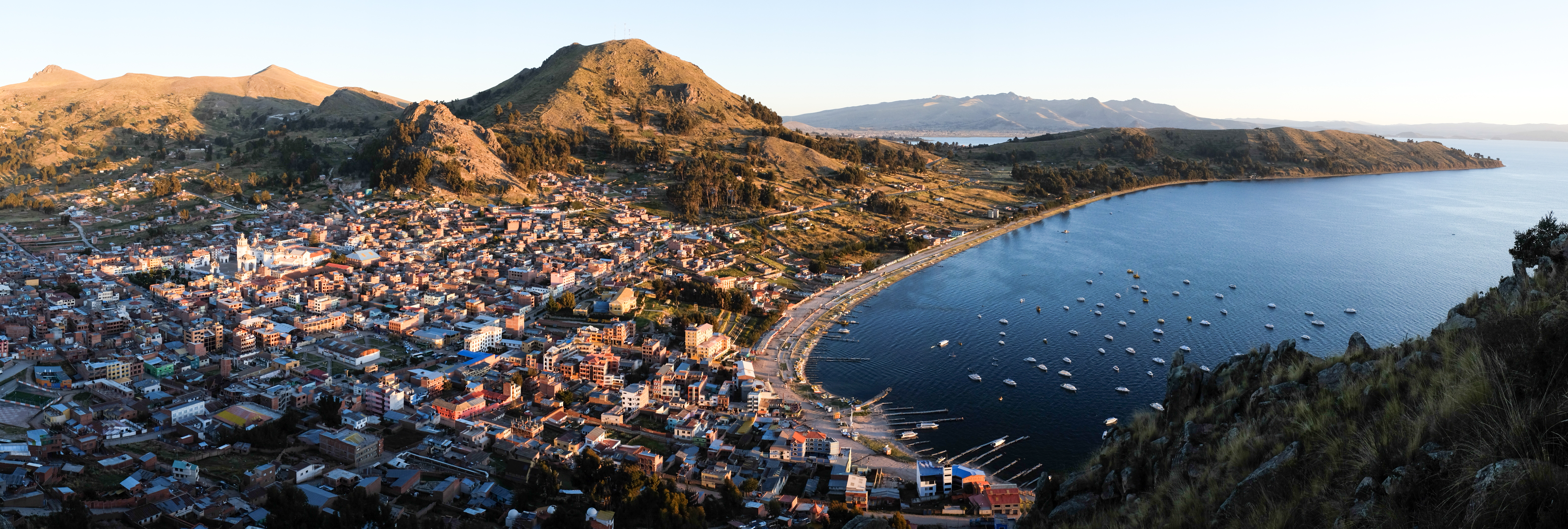 Copacabana pe malul bolivian al Lacului Titicaca, aprilie 2014