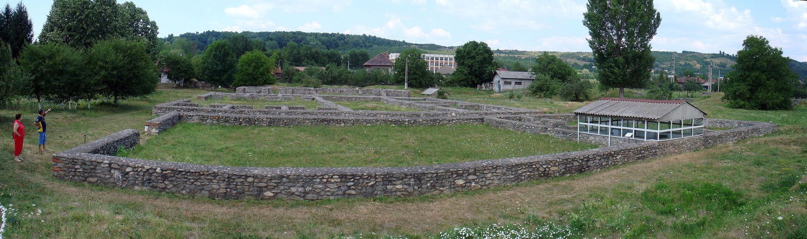 The Jidava fort on the limes Transalutanus today: the uncovered walls of one of the fortifications guarding the road to the Rucăr–Bran pass.