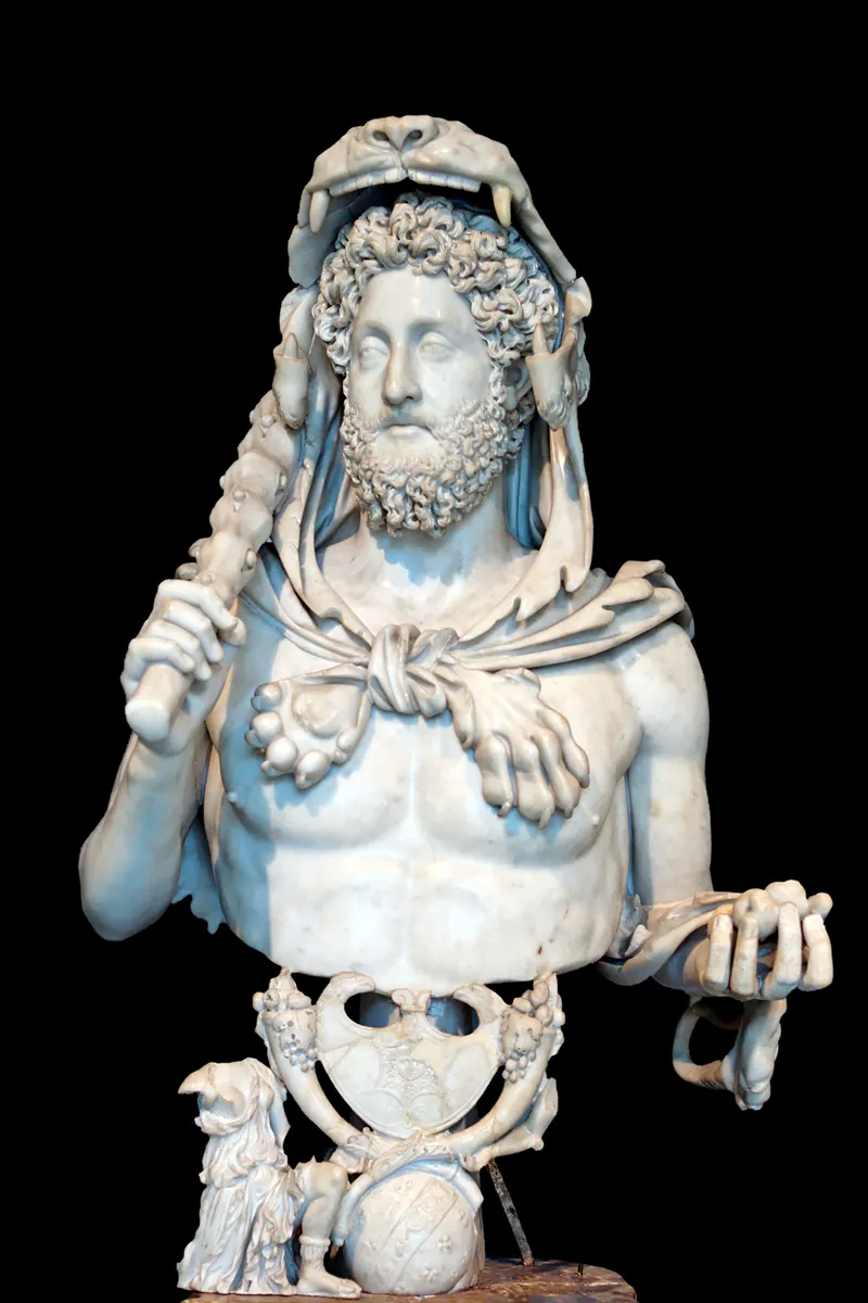 Commodus ca Hercule, cu blana de leu: omul care și-a pus numele pe toate lunile.