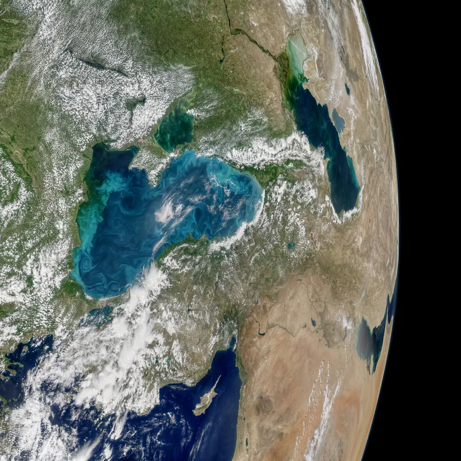 Vârtejuri turcoaz de fitoplancton în Marea Neagră