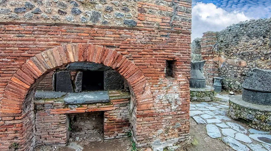 Cuptorul brutăriei lui Popidius Priscus, Pompei.