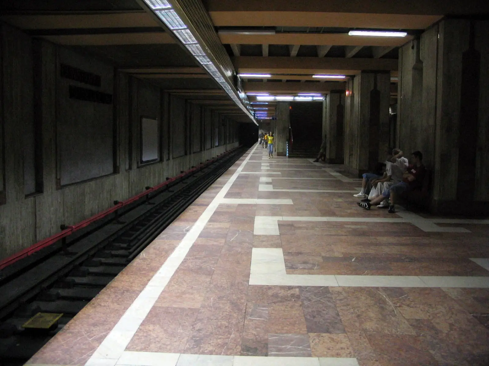 Peronul stației Constantin Brâncoveanu