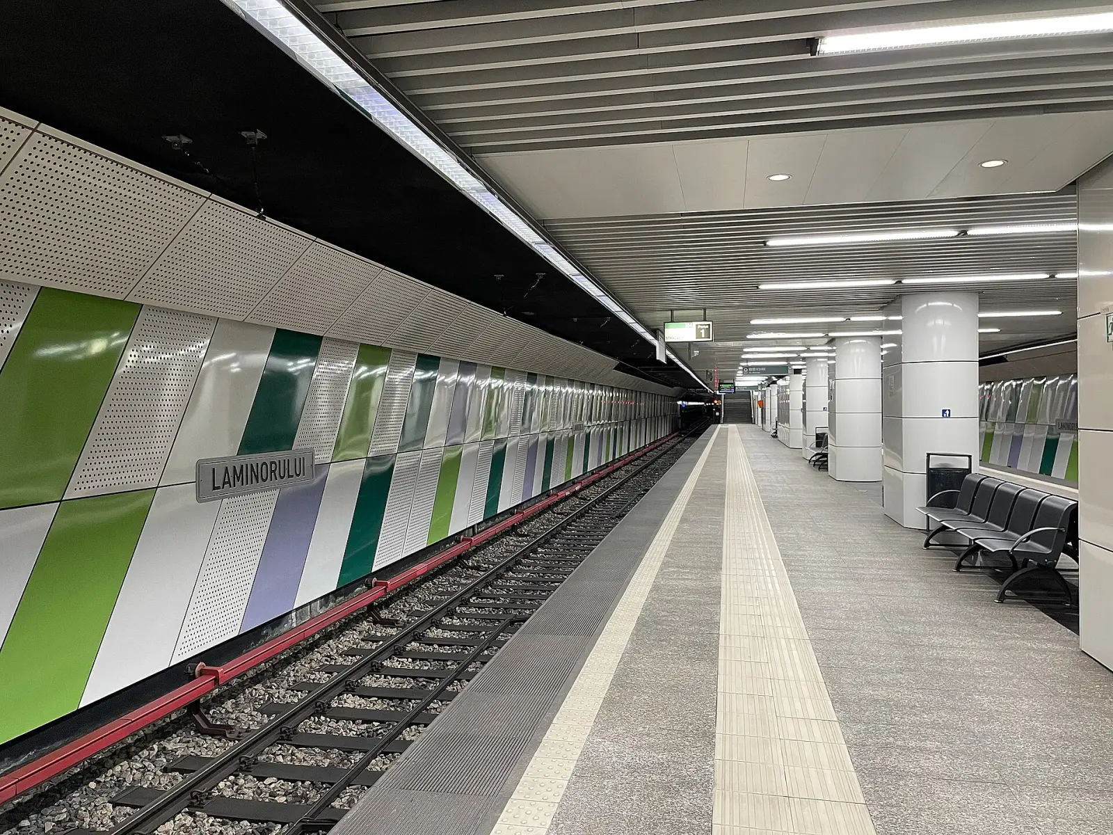 Peronul stației Laminorului