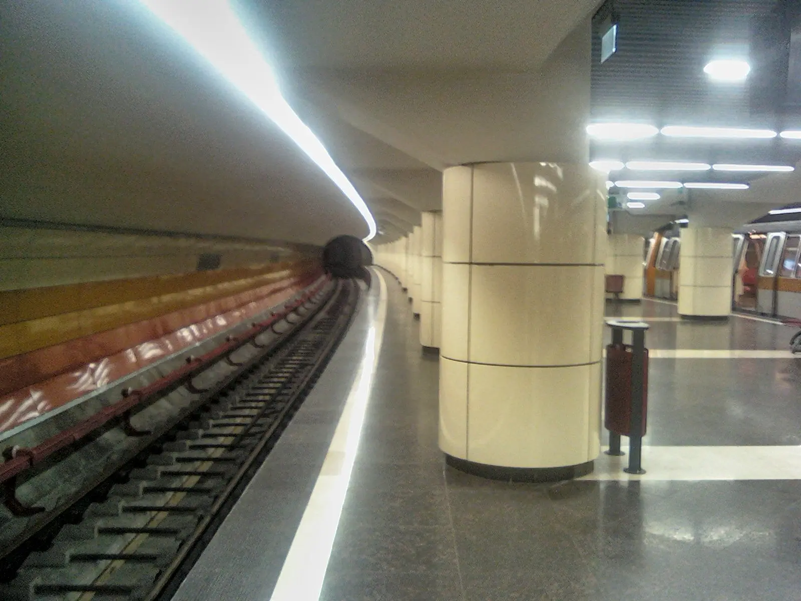 Platform of Parc Bazilescu station