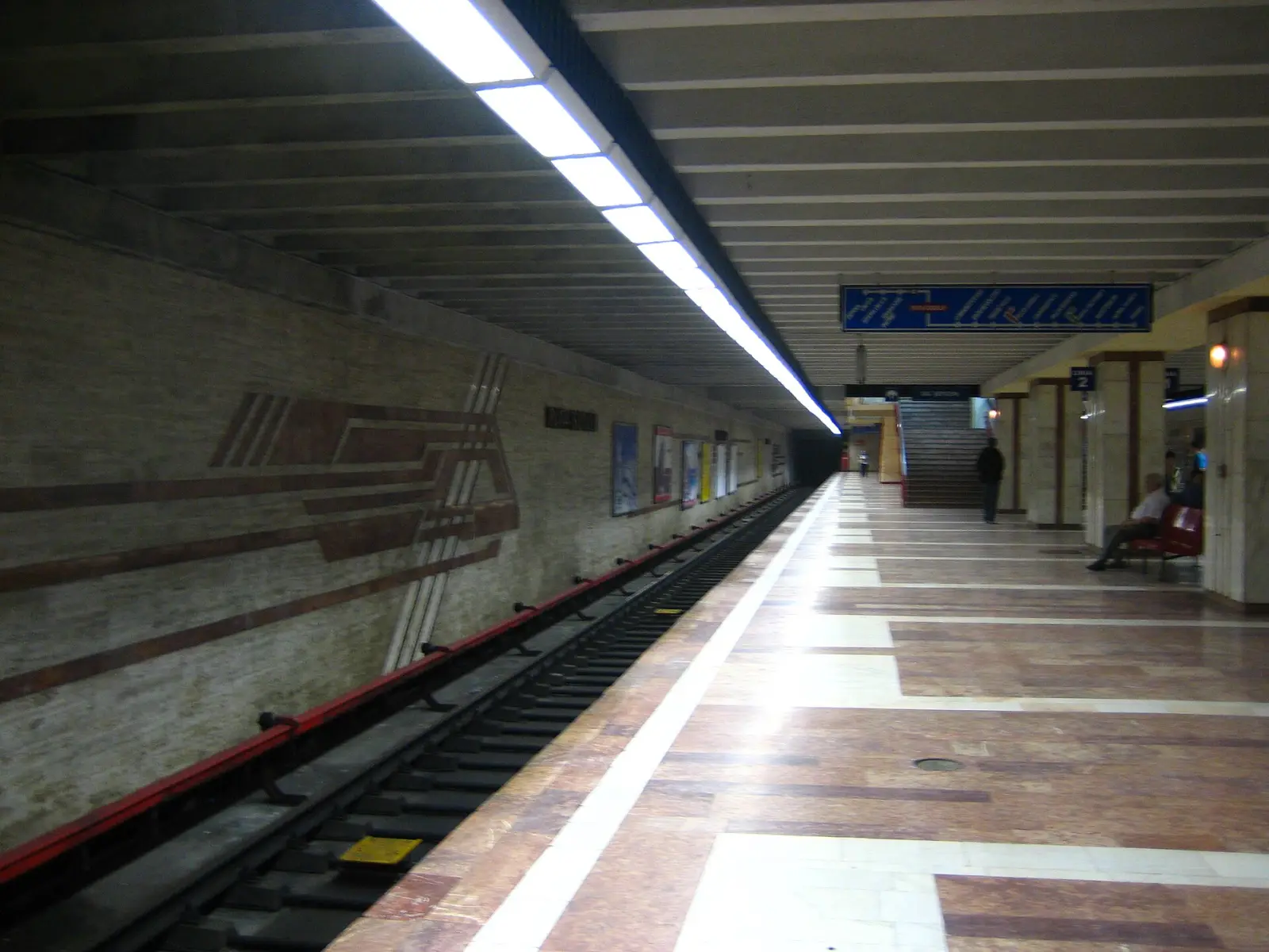 Peronul stației Piața Sudului