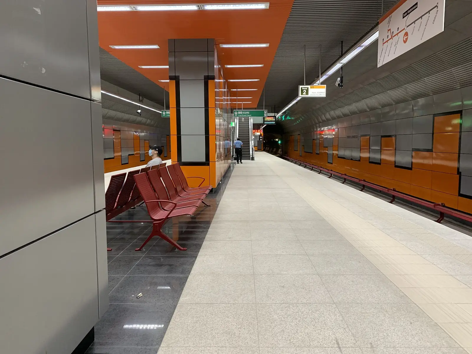 Platform of Tudor Vladimirescu station
