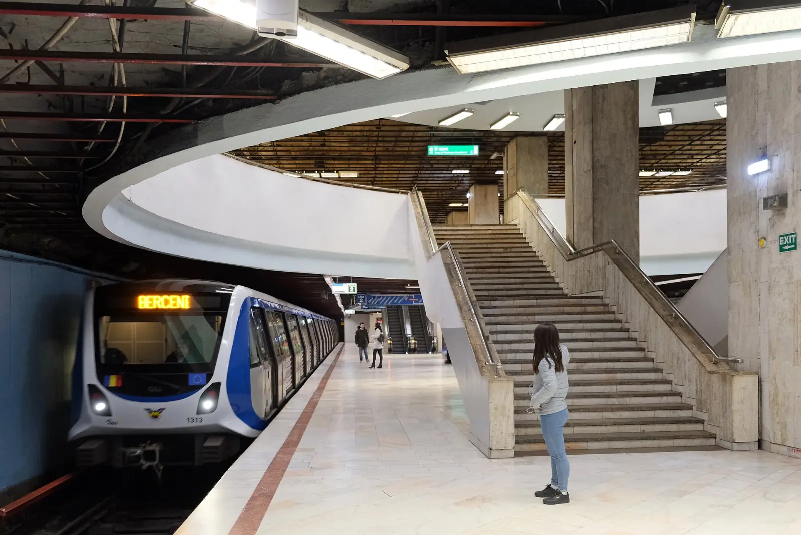 Platform with a train and the curved staircase at Universitate
