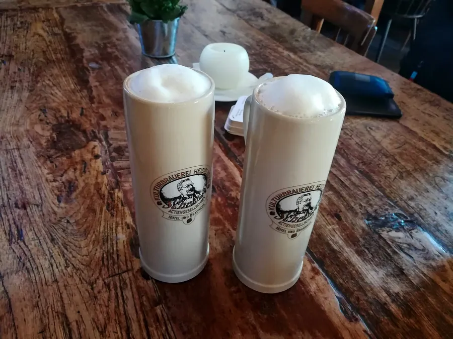 Halbe de bere — peste ele se spune Prost.