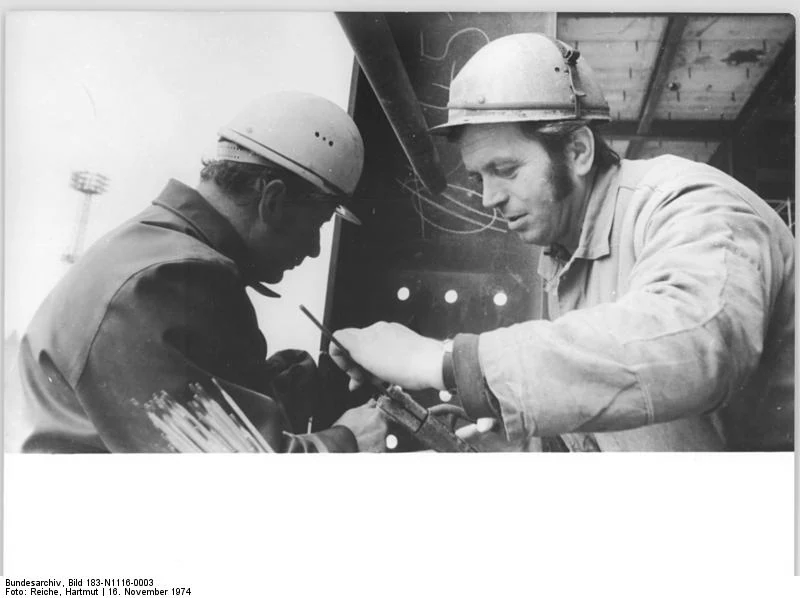 Two workers weld steel in the Palast der Republik construction site on 16 November 1974.